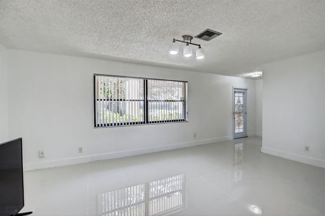 8201 SW 57th Street, Davie, FL 33328