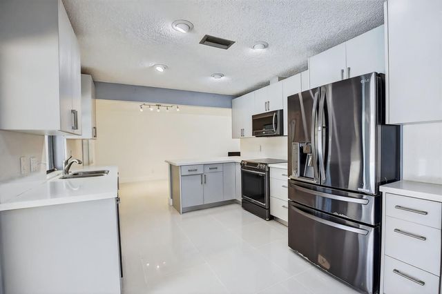 8201 SW 57th Street, Davie, FL 33328