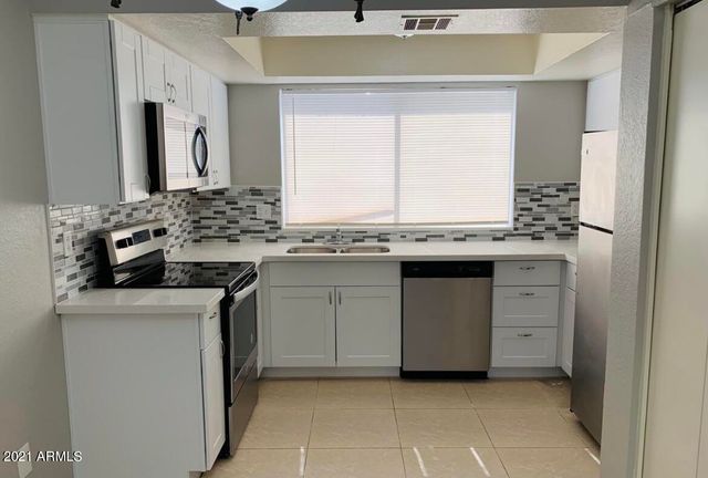 1542 W SAHUARO Drive 4, Phoenix, AZ 85029