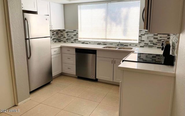 1542 W SAHUARO Drive 4, Phoenix, AZ 85029