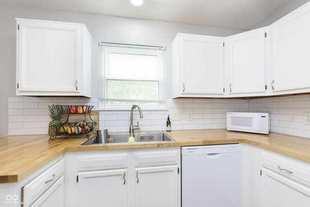 266 E Pine Ridge Drive, Westfield, IN 46074