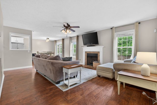3743 Fox Hole Dr, Clarksville, TN 37040