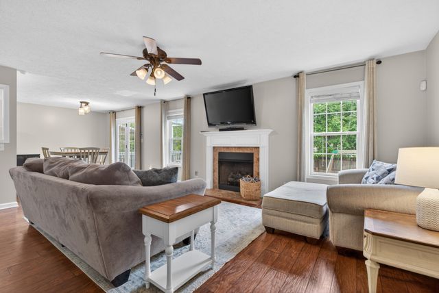 3743 Fox Hole Dr, Clarksville, TN 37040