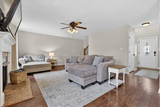 3743 Fox Hole Dr, Clarksville, TN 37040