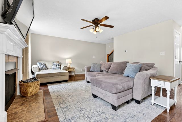 3743 Fox Hole Dr, Clarksville, TN 37040