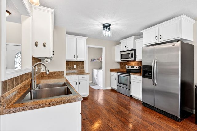 3743 Fox Hole Dr, Clarksville, TN 37040