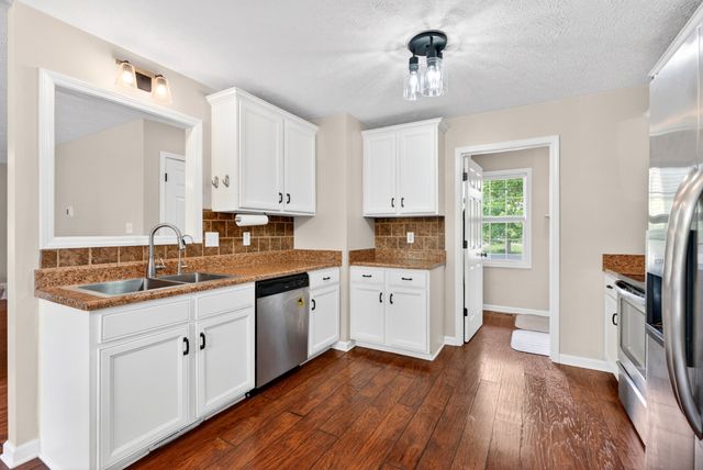 3743 Fox Hole Dr, Clarksville, TN 37040