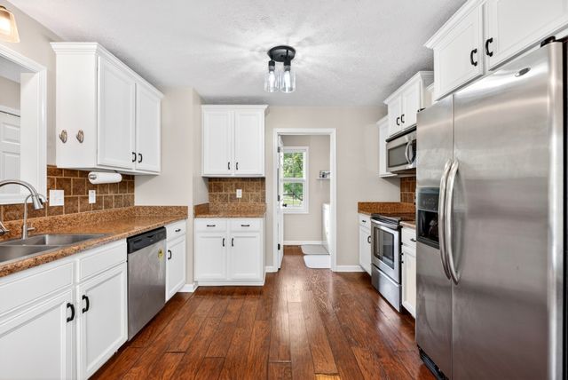 3743 Fox Hole Dr, Clarksville, TN 37040