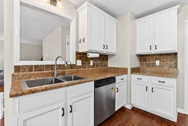 3743 Fox Hole Dr, Clarksville, TN 37040