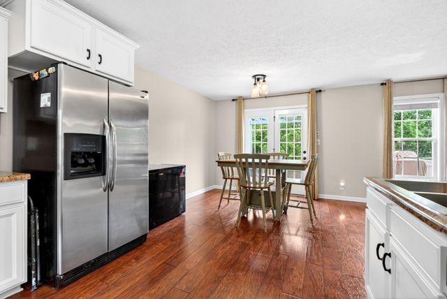 3743 Fox Hole Dr, Clarksville, TN 37040