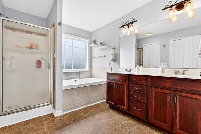 3743 Fox Hole Dr, Clarksville, TN 37040