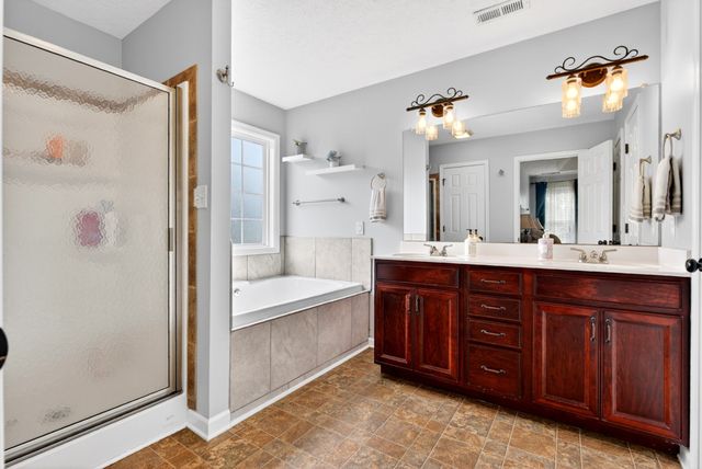 3743 Fox Hole Dr, Clarksville, TN 37040