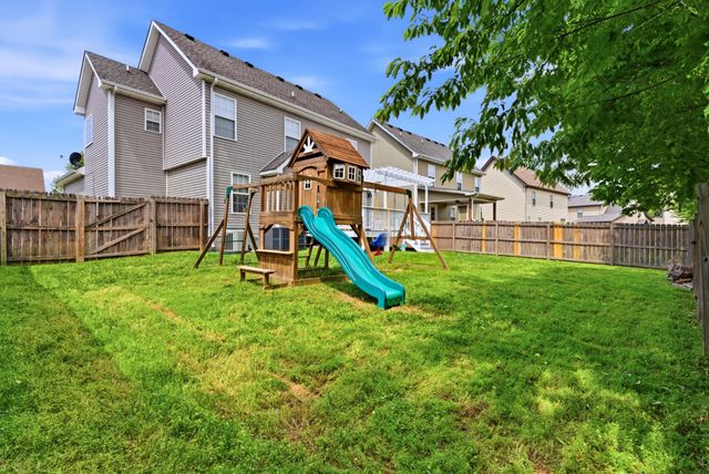 3743 Fox Hole Dr, Clarksville, TN 37040