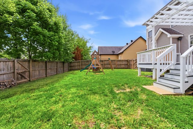 3743 Fox Hole Dr, Clarksville, TN 37040