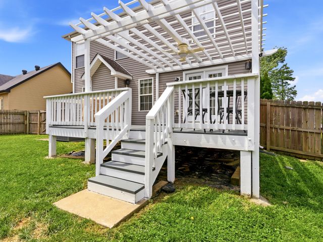3743 Fox Hole Dr, Clarksville, TN 37040