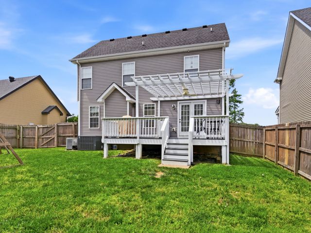 3743 Fox Hole Dr, Clarksville, TN 37040