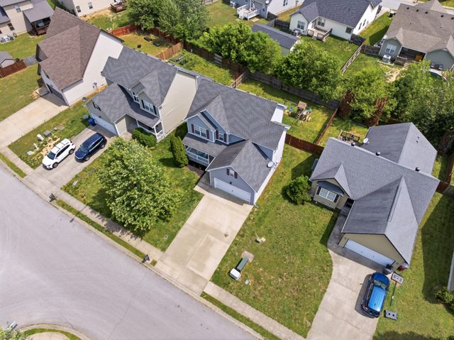 3743 Fox Hole Dr, Clarksville, TN 37040