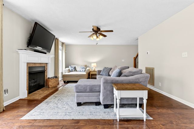 3743 Fox Hole Dr, Clarksville, TN 37040