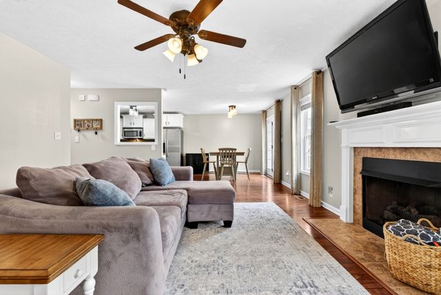 3743 Fox Hole Dr, Clarksville, TN 37040