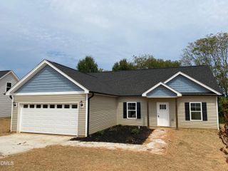 411 E Lee Avenue, Yadkinville, NC 27055