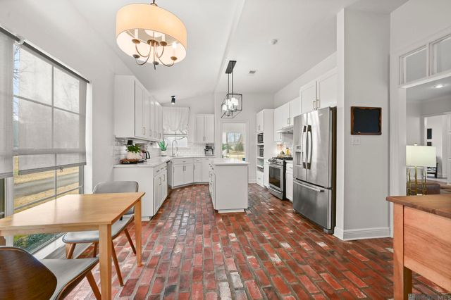 2933 Sarpy Ave, Baton Rouge, LA 70820