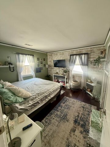 270 Woodlawn Avenue, Chesterton, IN 46304