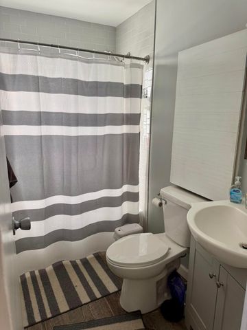 270 Woodlawn Avenue, Chesterton, IN 46304