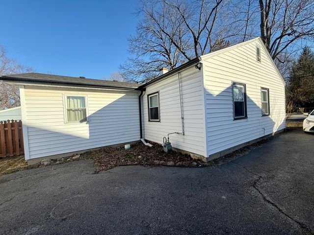 270 Woodlawn Avenue, Chesterton, IN 46304