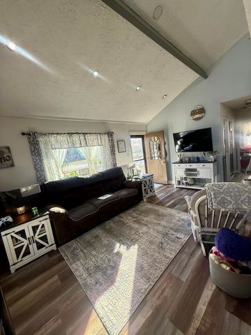 270 Woodlawn Avenue, Chesterton, IN 46304