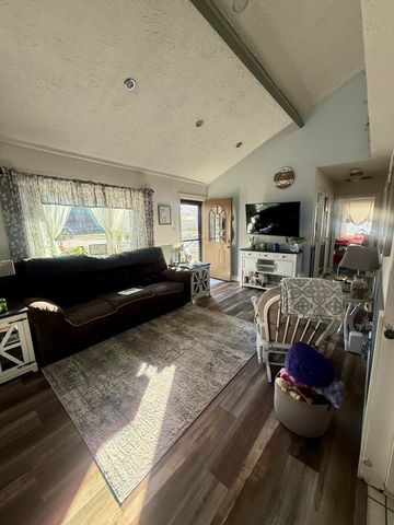 270 Woodlawn Avenue, Chesterton, IN 46304