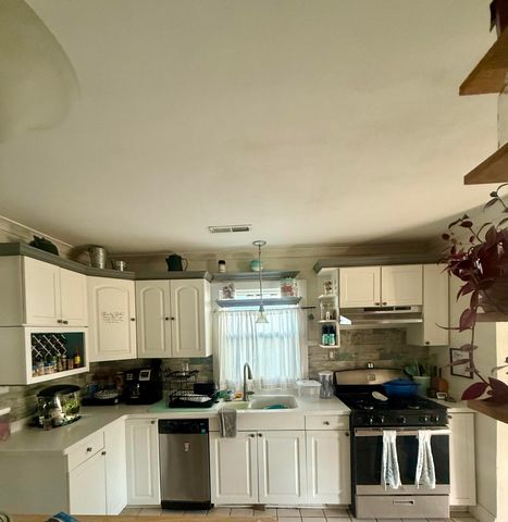 270 Woodlawn Avenue, Chesterton, IN 46304