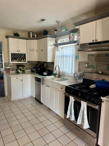 270 Woodlawn Avenue, Chesterton, IN 46304