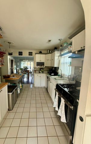 270 Woodlawn Avenue, Chesterton, IN 46304