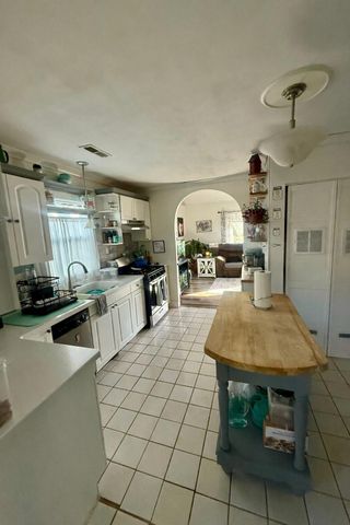 270 Woodlawn Avenue, Chesterton, IN 46304