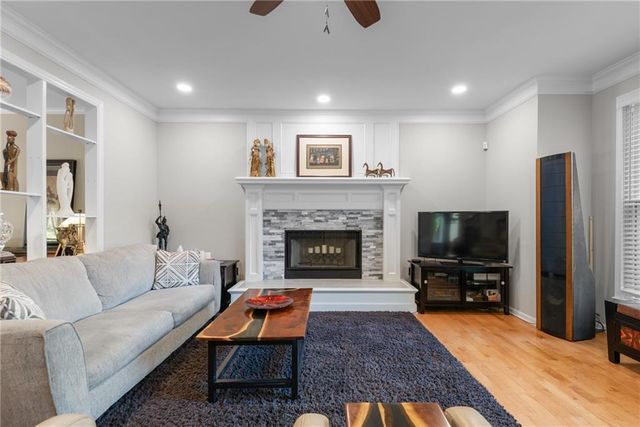 13400 W 116th Terrace, Overland Park, KS 66210