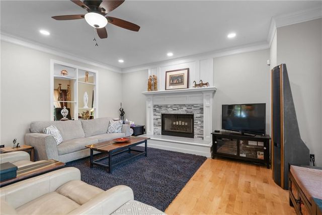 13400 W 116th Terrace, Overland Park, KS 66210