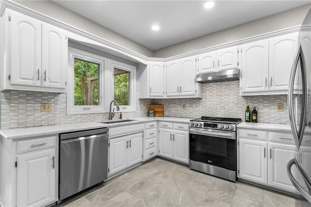 13400 W 116th Terrace, Overland Park, KS 66210