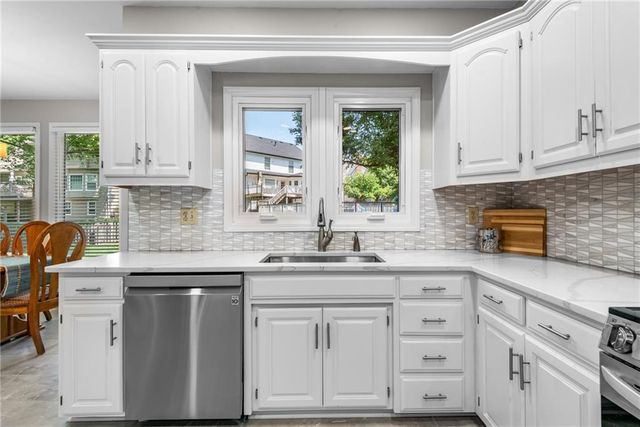 13400 W 116th Terrace, Overland Park, KS 66210