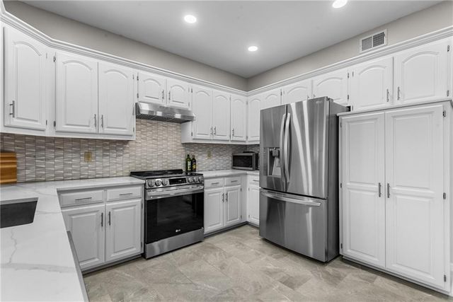 13400 W 116th Terrace, Overland Park, KS 66210