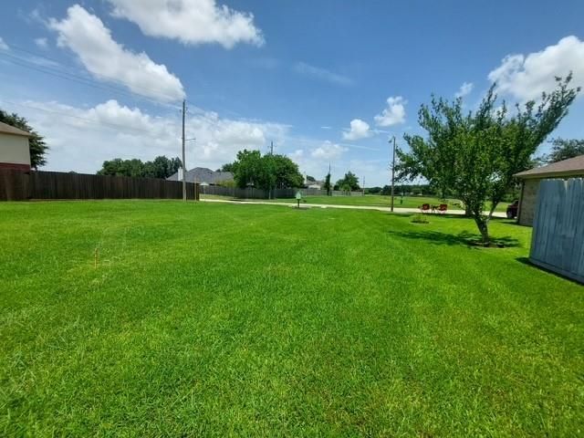 3204 Meadow Bay Lane, Dickinson, TX 77539