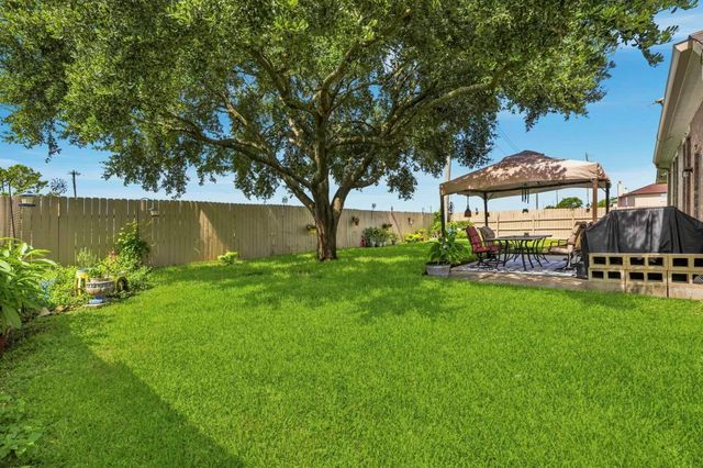 3204 Meadow Bay Lane, Dickinson, TX 77539