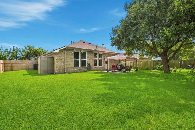 3204 Meadow Bay Lane, Dickinson, TX 77539