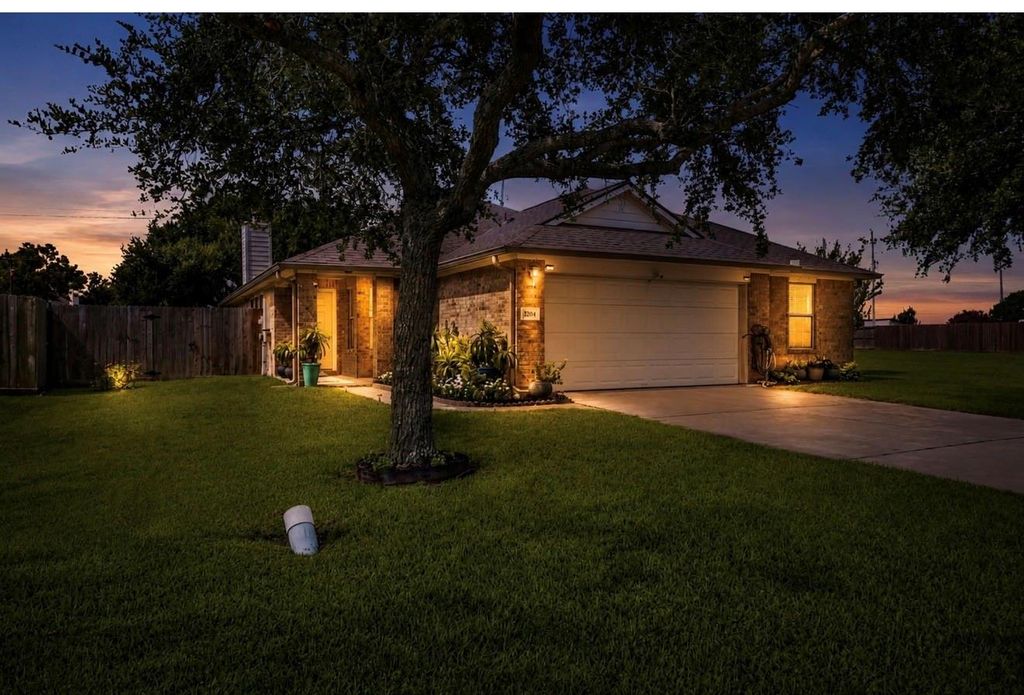 3204 Meadow Bay Lane, Dickinson, TX 77539