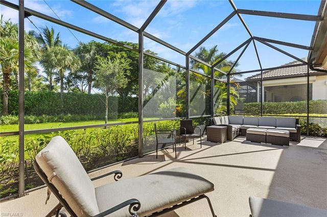 7393 Moorgate Point WAY, Naples, FL 34113