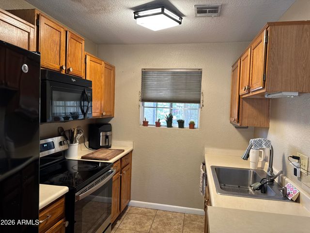 7020 W OLIVE Avenue 224, Peoria, AZ 85345