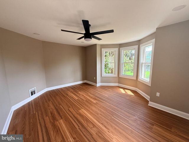 24 OWEN AVE, Lansdowne, PA 19050