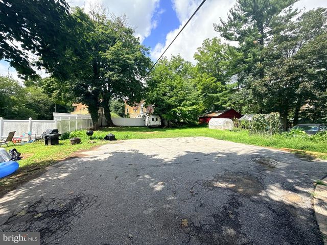 24 OWEN AVE, Lansdowne, PA 19050
