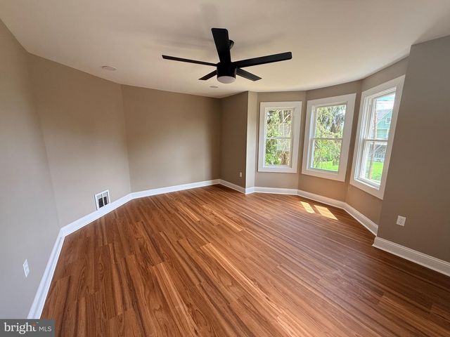 24 OWEN AVE, Lansdowne, PA 19050