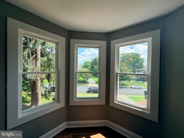 24 OWEN AVE, Lansdowne, PA 19050
