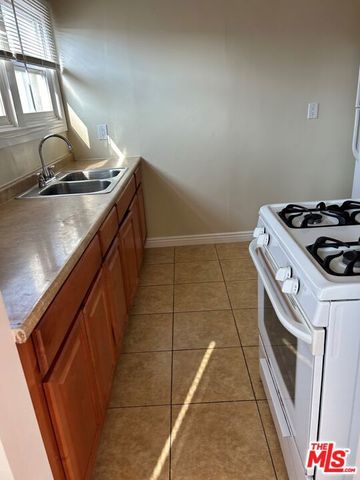 1427 17th Street C, Santa Monica, CA 90404